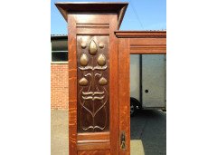 Shapland and Petter. A near pair of Arts and Crafts oak single wardrobes - Thumbnail 5