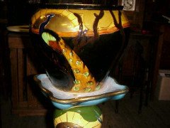 A jardinere and stand with Peacock decoration made at the Thomas Forrester factory in Longton. - Thumbnail 3