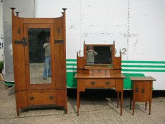 Harris Lebus. A Harris Lebus bedroom trio - Thumbnail 1