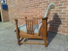 A Good Quality Arts and Crafts Oak Reclining Armchair - Thumbnail 2
