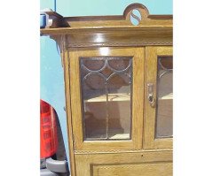 Harris Lebus. A good quality Glasgow style Arts and Crafts oak Bureau Bookcase - Thumbnail 3