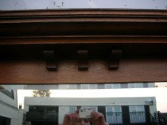 English Arts & Crafts Oak Fire Surround with Flaring Cornice & Floral Carving - Thumbnail 4
