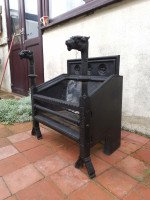 Hart Son & Peard, an English Aesthetic Movement Fire Grate with Dog Head Finials - Thumbnail 2