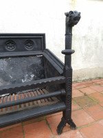 Hart Son & Peard, an English Aesthetic Movement Fire Grate with Dog Head Finials - Thumbnail 9