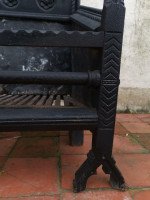 Hart Son & Peard, an English Aesthetic Movement Fire Grate with Dog Head Finials - Thumbnail 13