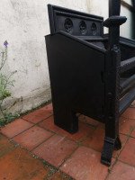 Hart Son & Peard, an English Aesthetic Movement Fire Grate with Dog Head Finials - Thumbnail 15