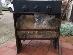 Hart Son & Peard, an English Aesthetic Movement Fire Grate with Dog Head Finials - Thumbnail 17
