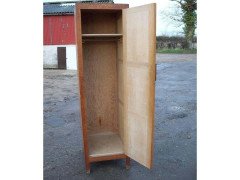 Heals and Son, an English 1930s Slim Single Oak Wardrobe or Kitchen Cupboard - Thumbnail 3