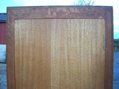 Heals and Son, an English 1930s Slim Single Oak Wardrobe or Kitchen Cupboard - Thumbnail 4