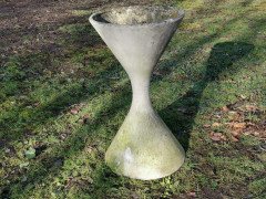 Willy Guhl, Extra Large Diablo Hourglass Planter in Wonderful Original Condition - Thumbnail 2