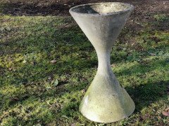 Willy Guhl, Extra Large Diablo Hourglass Planter in Wonderful Original Condition - Thumbnail 3