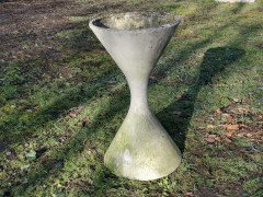 Willy Guhl, Extra Large Diablo Hourglass Planter in Wonderful Original Condition - Thumbnail 4