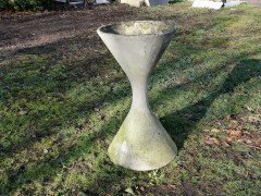 Willy Guhl, Extra Large Diablo Hourglass Planter in Wonderful Original Condition - Thumbnail 5