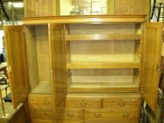 Morris & Co Attr. an Arts & Crafts Oak Treble Linen Press, Metalwork by Rathbone - Thumbnail 2