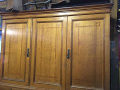 Morris & Co Attr. an Arts & Crafts Oak Treble Linen Press, Metalwork by Rathbone - Thumbnail 3