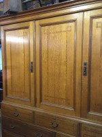 Morris & Co Attr. an Arts & Crafts Oak Treble Linen Press, Metalwork by Rathbone - Thumbnail 4