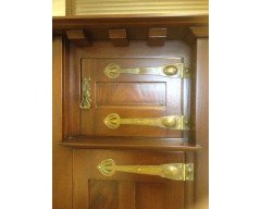 E. A. Taylor, attributed. Wylie & Lochhead Arts & Crafts Four-Piece Mahogany Bedroom Suite - Thumbnail 4