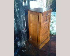 Arts & Crafts Oak Record Cabinet with Slide Out Drawers for Holding, 1978 - Thumbnail 2