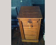 Arts & Crafts Oak Record Cabinet with Slide Out Drawers for Holding, 1978 - Thumbnail 3