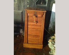 Arts & Crafts Oak Record Cabinet with Slide Out Drawers for Holding, 1978 - Thumbnail 4