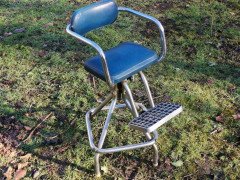 Mid- Century Modern Chrome Rotating & Extending Child's Hairdressing Armchair - Thumbnail 2