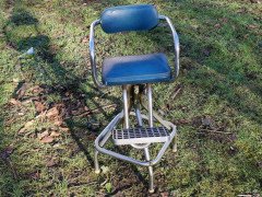 Mid- Century Modern Chrome Rotating & Extending Child's Hairdressing Armchair - Thumbnail 3