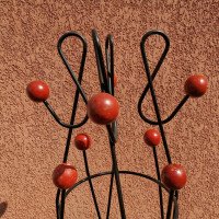 Roger Feraud, Clef De Sol Iron Hat & Coat Stand in Original Black with Red Balls - Thumbnail 4