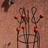 Roger Feraud, Clef De Sol Iron Hat & Coat Stand in Original Black with Red Balls - Thumbnail 5