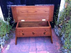 Liberty & Co. Arts & Crafts Oak Nursery Trunk Inlaid with Dutch Couples Dancing - Thumbnail 6