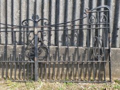 Pair of Arts & Crafts Hand Forged Iron Gates with Sweeping Top Rails - Thumbnail 4