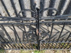 Pair of Arts & Crafts Hand Forged Iron Gates with Sweeping Top Rails - Thumbnail 13