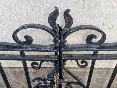 Pair of Arts & Crafts Hand Forged Iron Gates with Sweeping Top Rails - Thumbnail 14