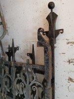 Tall Set of A&c Cast Iron Gates in the Glasgow Style with Split Heart Details - Thumbnail 4