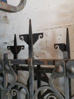 Tall Set of A&c Cast Iron Gates in the Glasgow-Style with Split Heart Details - Thumbnail 5