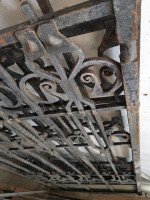 Tall Set of A&c Cast Iron Gates in the Glasgow Style with Split Heart Details - Thumbnail 7