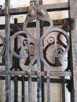 Tall Set of A&c Cast Iron Gates in the Glasgow-Style with Split Heart Details - Thumbnail 8