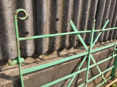 Pair of Mid Victorian Handwrought Iron Meadow Gates with Simple Scroll Details - Thumbnail 4