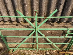 Pair of Mid Victorian Handwrought Iron Meadow Gates with Simple Scroll Details - Thumbnail 8