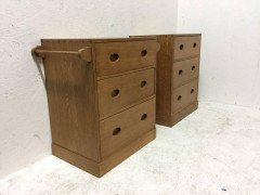 Ambrose Heal. a Super Quality Pair of Petite Cotswold Oak Chests of Drawers - Thumbnail 6