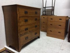 Harris Lebus Arts and Crafts Oak Chest of Drawers with Floral Detailed Handles - Thumbnail 2