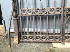 A Pair of Gothic Revival Cast Iron Gates with Acorn Finials & the Original Posts - Thumbnail 2
