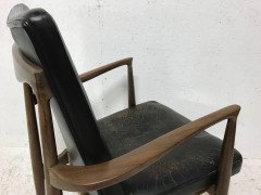 Finn Juhl Attributed, Scandinavian Teak Armchair with a Sculptural Design - Thumbnail 3