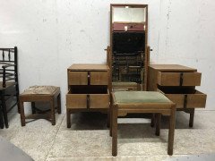 Gordon Russell. an Arts & Crafts Cotswold Oak Dressing Table and Matching Stool - Thumbnail 2