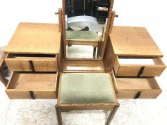 Gordon Russell. an Arts & Crafts Cotswold Oak Dressing Table and Matching Stool - Thumbnail 3