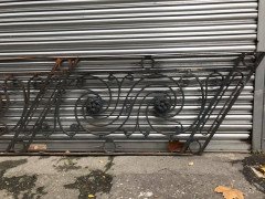 Arts & Crafts Style Decorative Cast Iron Angular Fence or Staircase Bannister - Thumbnail 3