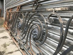 Arts & Crafts Style Decorative Cast Iron Angular Fence or Staircase Bannister - Thumbnail 4