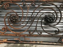 Arts & Crafts Style Decorative Cast Iron Angular Fence or Staircase Bannister - Thumbnail 6