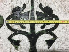 Gothic Revival – Pair of Cast Iron Hinges with Painted Green Finish (c.1875) - Thumbnail 4