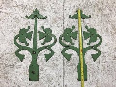 Gothic Revival – Pair of Cast Iron Hinges with Painted Green Finish (c.1875) - Thumbnail 2