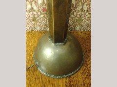 A Large Arts and Crafts Brass Table Lamp Attributed to Gordon Russell. - Thumbnail 2
